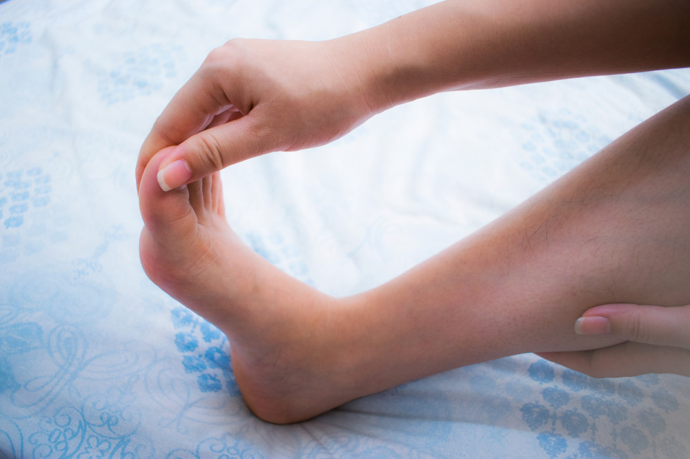 zsibbadás a láb fájó ízülete homeopátia artrózis kezelési áttekintés
